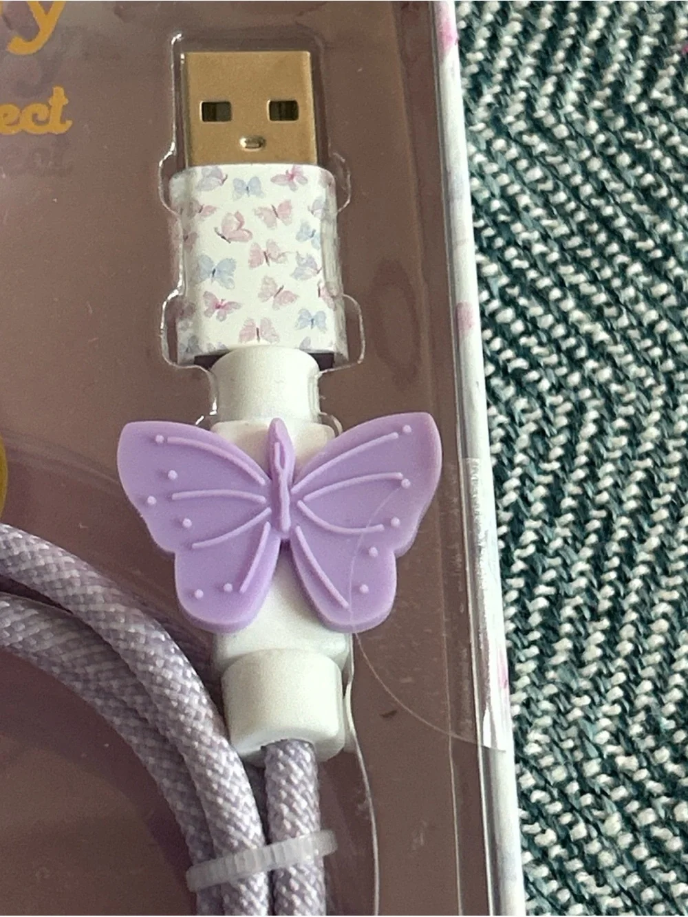 Poppy Clip & Protect USB-A to Lightning Cable – Lavender Butterfly